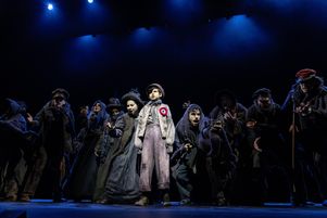 Dans Les Misérables, les swings doivent connaître six à huit rôles sur le bout des doigts pour pallier l’absence potentielle d’un des 43 interprètes titulaires.