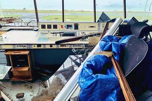 Photo diffusée par la Direction générale de l’aviation civile (DGAC), montrant les dégâts à la tour de contrôle de l’aéroport après le passage du cyclone, le 14 décembre sur l’île de Mayotte.
