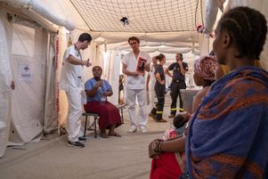 Le 24 décembre, les premiers patients sont arrivés à l’hôpital de campagne Escrim (Élément de sécurité civile rapide d’Intervention médicale) installé au stade Cavani à Mamoudzou (Mayotte).