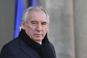 Le premier ministre François Bayrou pourrait revenir sur la réforme de 2023 et sur le passage de 62 ans à 64 ans de l’âge légal de départ à la retraite, ce qui réveille les craintes du patronat.
