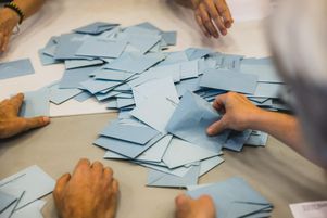 Le candidat NFP et la candidate Ensemble ! se sont qualifiés dimanche 12 janvier pour le deuxième tour des élections législatives anticipées de la première circonscription de l’Isère.