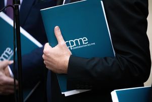 La CPME regroupe près de 240 000 TPE, PME et ETI. 112 unions territoriales et 122 fédérations professionnelles en son membres.