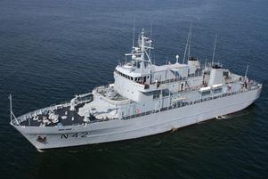 Le Jotvingis, navire militaire lituanien, à l’origine mouilleur de mines, a été transformé en bâtiment capable d’accueillir un état-major pour prévenir les menaces hybrides en mer Baltique. 