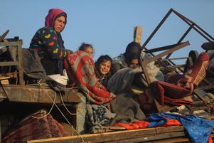 Des milliers de Palestiniens déplacés par Israël continuent de retourner du sud vers leurs terres du nord avec leurs véhicules, dans la ville de Gaza, le 29 janvier 2025.