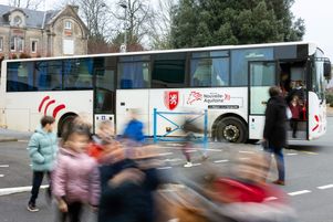 Le ministre chargé des transports, Philippe Tabarot, a annoncé que des contrôles des chauffeurs de bus scolaires seront renforcés, après la mort d’une lycéenne dans un accident de car scolaire jeudi 30 janvier 2025 (photo d’illustration).