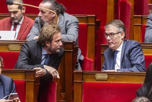 Boris Vallaud et Olivier Faure durant la session de questions au gouvernement, le 29 janvier à l’Assemblée nationale.
