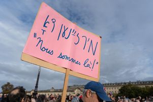 Dans une manifestation contre l’antisémitisme, en 2023 à Paris.