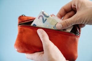 En 2024, l’argent liquide reste utilisé dans plus d’un paiement sur deux selon la Banque centrale européenne.
