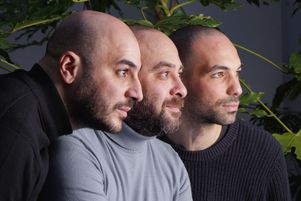 De gauche à droite : Mehdi Djaadi, Ismaël Saidi et Elie Boissière. Les trois comédiens se sont rencontrés pour discuter de la façon dont ils utilisent leur art pour faire dialoguer les cultures et les religions.