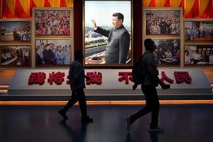 Une photo du président chinois Xi Jinping au musée du Parti communiste chinois, à Pékin, le 25 juin 2021.