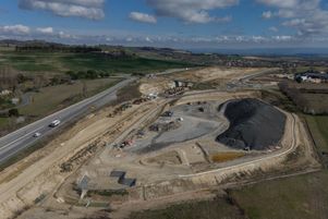 Le rapporteur public recommande la reprise du chantier de l’A69, ont annoncé lundi 19 mai les avocats des opposants. Le chantier, ici pris le 28 février 2025, est l’arrêt depuis février.