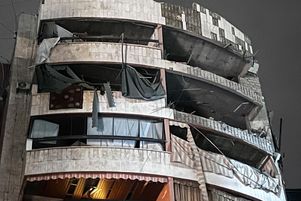 Un immeuble d’un quartier sud de Beyrouth endommagé après une frappe israélienne, mardi 1er avril 2025.