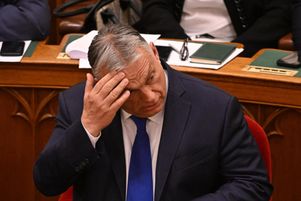 Viktor Orban au Parlement hongrois au moment du vote des changements constitutionnels ciblant les LGBT+ et les binationaux, le 14 avril 2025.