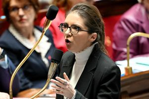 Aurore Bergé devant les députés, à l’Assemblée nationale, le 25 mars 2025.
