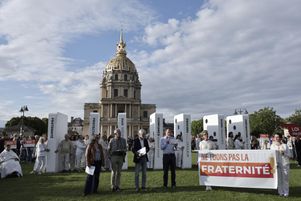 Manifestation de protestation contre la légalisation de l’aide à mourir, organisée par Alliance Vita, sur la place Vauban, à Paris, en mai 2024.