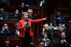 Les députées écologiste Eva Sas et Clémentine Autain ont porté la proposition de loi à l’Assemblée en février 2025. La loi doit désormais affronter le vote des sénateurs, majoritairement opposés à la taxe Zucman.