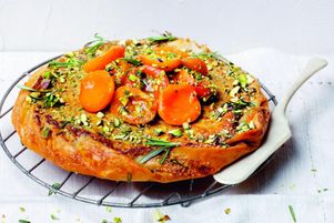 La galette aux abricots, crème de ricotta et romarin.