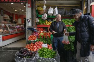 Environ un tiers des fruits et légumes turcs seraient non conformes aux législations locales en matière de pesticides.