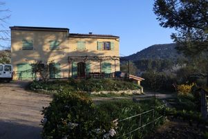 À l’occasion des deux ans de la disparition de leur fils Émile Soleil, les parents se sont exprimés dans un communiqué, mardi 8 juillet 2025. (Photo : maison des grands-parents dans le hameau du Haut Vernet).