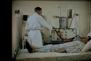 Le documentaire « Au nom de la science, la recherche sur l’homme » retrace les balbutiements de la déontologie scientifique.