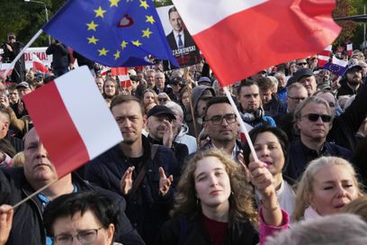 Des partisans du maire de Varsovie Rafał Trzaskowski, candidat europhile à l’élection présidentielle polonaise, à Lodz, Pologne, vendredi 9 mai 2025.