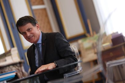 Le ministre des Outre-mer, Manuel Valls, a annoncé jeudi 10 juillet 2025 l’adoption de trois décrets visant à lutter contre la vie chère dans les territoires ultramarins.