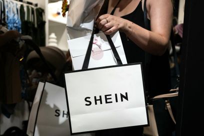 La Commission nationale de l’informatique et des libertés a requis, vendredi 11 juillet 2025, une amende de 150 millions d’euros contre Shein pour des manquements concernant le consentement des utilisateurs aux cookies.