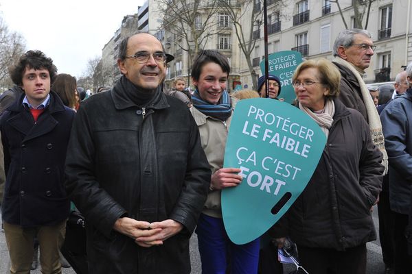 Le 25 Janvier 2015, le cardinal Philippe BARBARIN, archevêque de Lyon, participait à la Marche pour la Vie contre l'avortement et l'euthanasasie à Paris.
