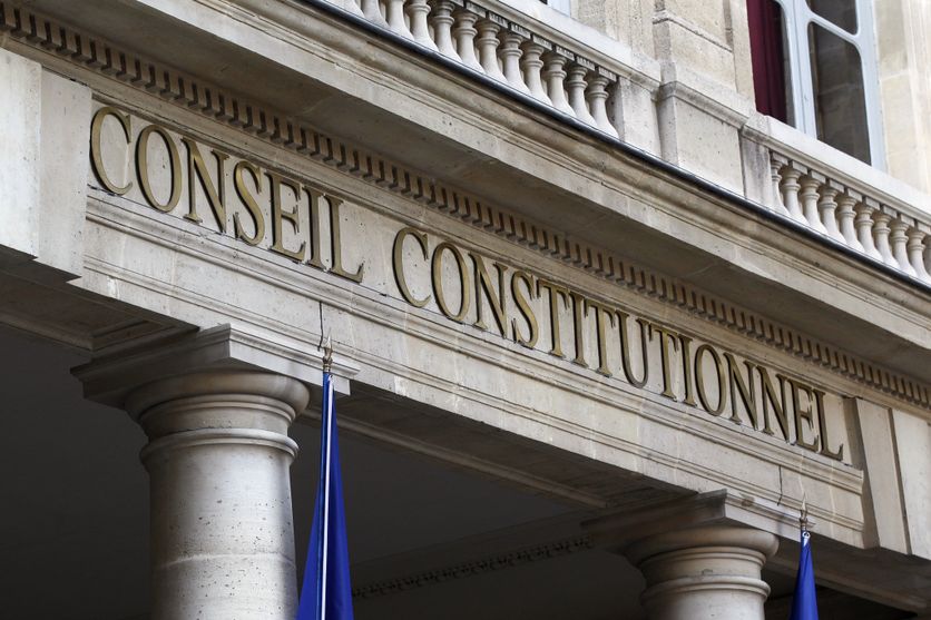 Prévues par la loi sur l’état d’urgence, le Conseil constitutionnel a jugé les « interdictions de séjour » contraires à la Constitution.
