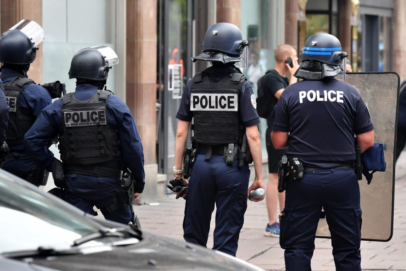 La justice examine jeudi 3 août la demande de libération d’un policier soupçonné d’avoir mutilé un jeune homme à Marseille et placé en détention provisoire.