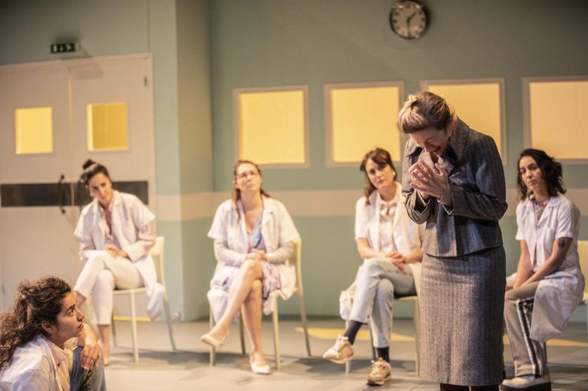 Psychodrame est une pièce de théâtre qui raconte des histoires de malades en psychiatrie qu’il faut aider et de soignants qui les accompagnent.