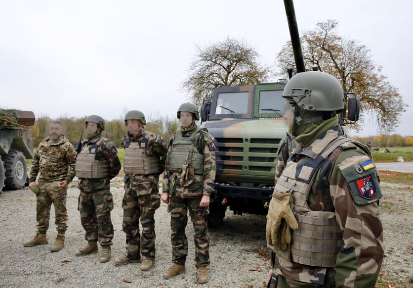 À Châlons-en-Champagne (Marne), le 14 novembre., une démonstration de manœuvre de combat par des militaires ukrainiens vient clôturer un entraînement organisé par la France depuis septembre dans l’est du pays.