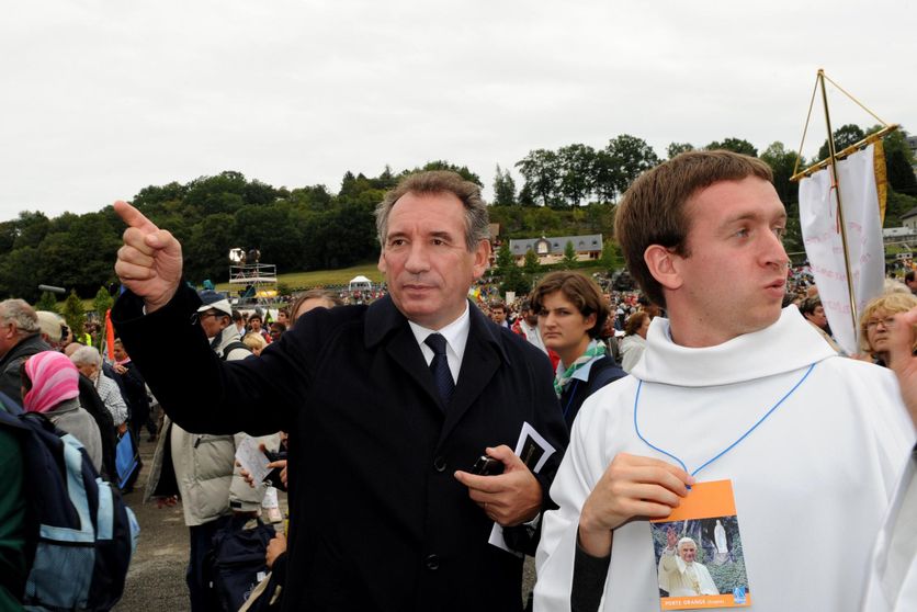 François Bayrou à la messe pour la fête de la Croix glorieuse à Lourdes (Hautes-Pyrénées), en septembre 2008.