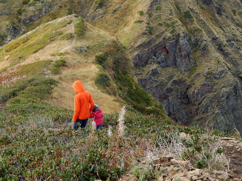 Face au deuil de sa fille, Anna descend « aussi profondément qu’il est possible dans les ténèbres. Sans mourir. »