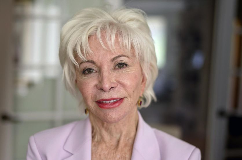 Isabel Allende, écrivaine née au Chili, revisite son parcours sous le signe de l’exil.