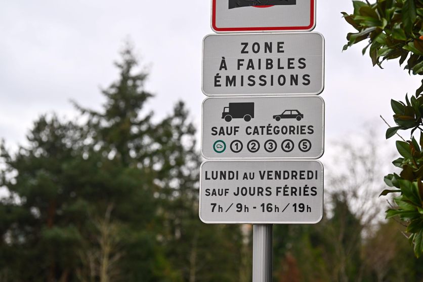 La commission spéciale de l’Assemblée nationale chargée d’étudier le projet de loi de simplification a voté mercredi 26 mars 2025 la suppression des zones à faibles émissions (ZFE).