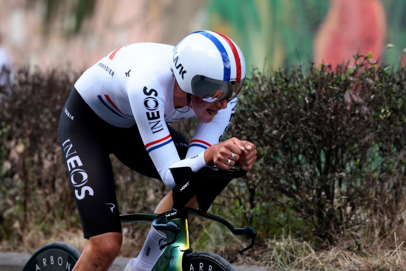 Le coureur britannique d'Ineos Joshua Tarling a remporté samedi la deuxième étape du Giro, disputée contre la montre sur 13,7km autour de Tirana, en Albanie.