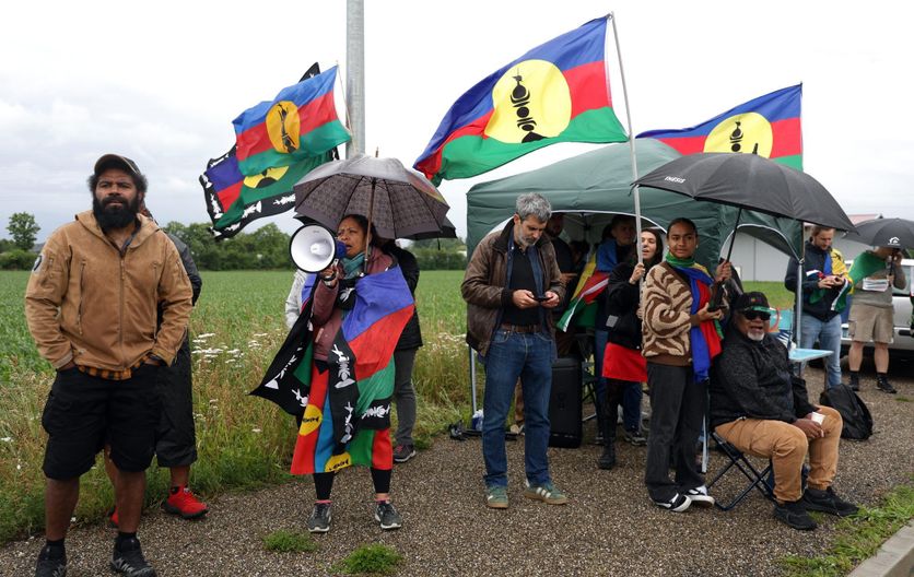 Manifestation en soutient à Christian Tein devant le centre pénitencier de Mulhouse, le 7 juin dernier. La cour d’appel de Paris a remis en liberté jeudi 12 juin le leader indépendantiste kanak.